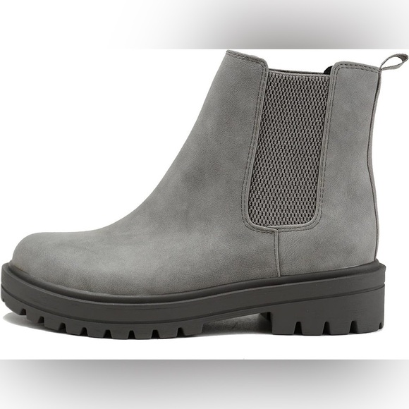 Soda Shoes - NWOT SODA grey suede ankle boots (7.5)
